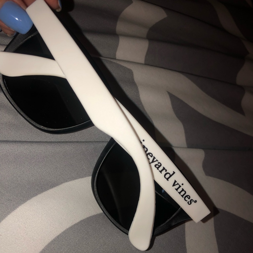 Vineyard Vine sun glasses